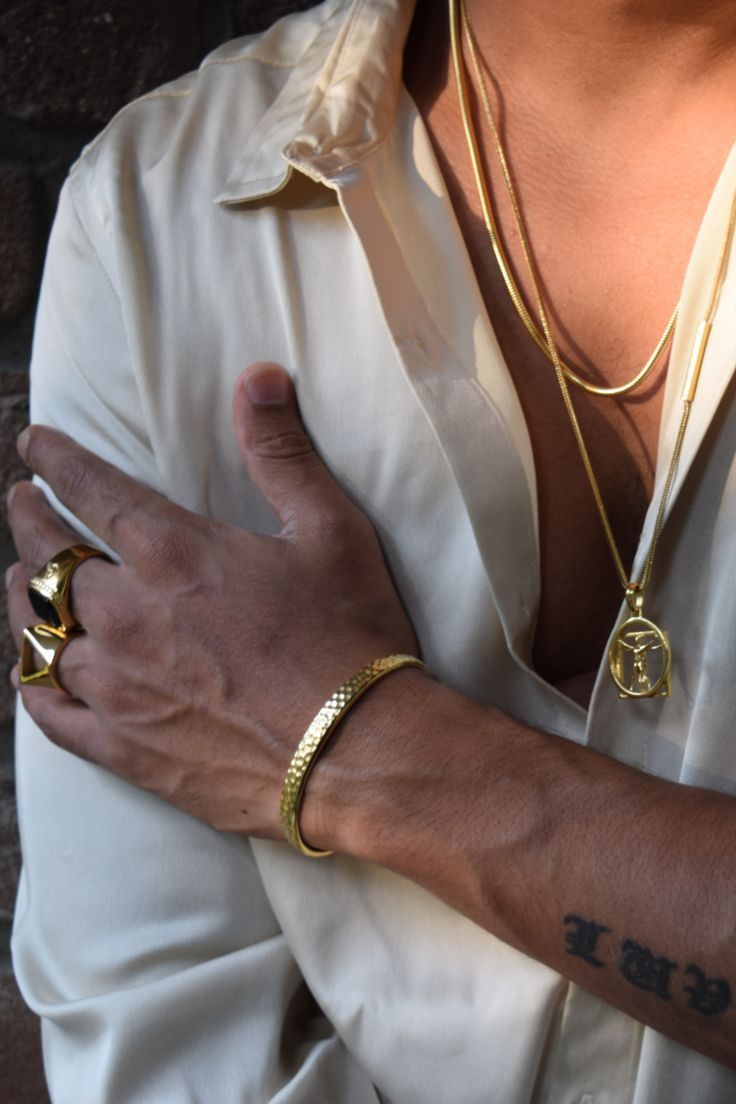 Manly hands with rings.